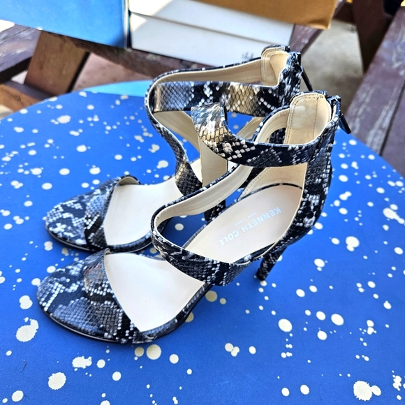 Kenneth Cole New York Brooke Cross Sandal Women's Size 9M - Picture 11 of 16